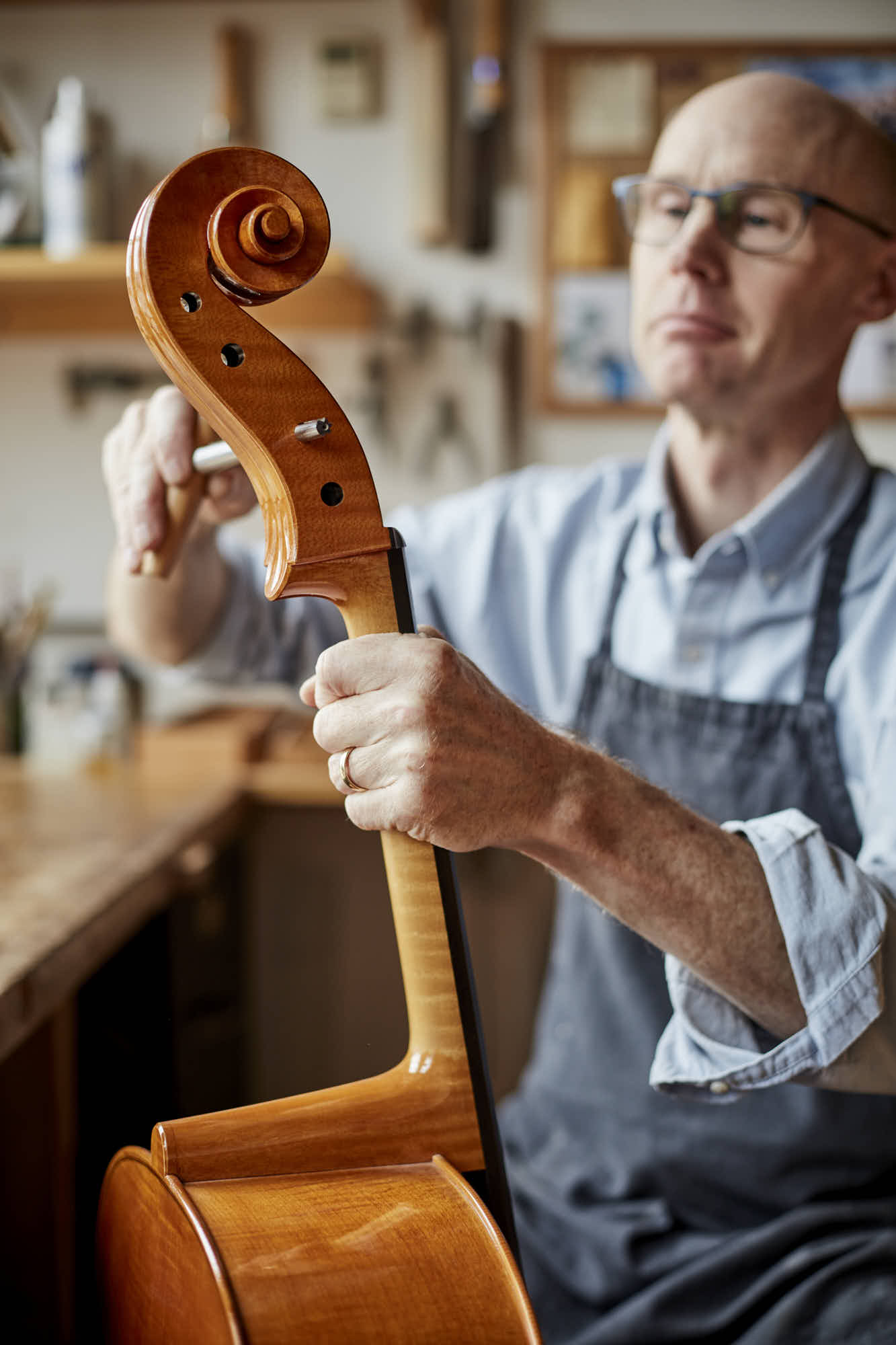 Frederik Bethke repairs a cello